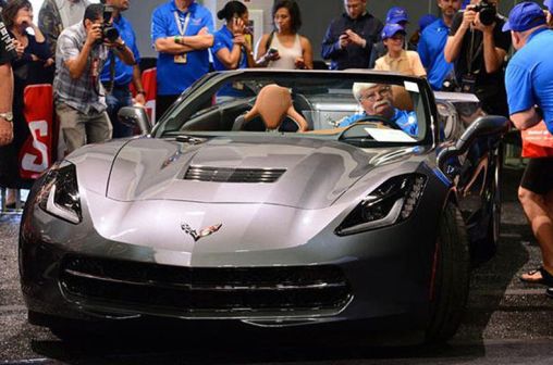 Chevrolet Corvette Stingray cabrio was sold for $1 million