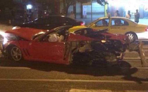 Very rare Ferrari 575M Superamerica brutal crash in China