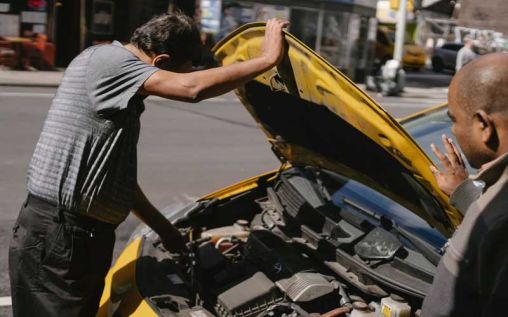 4 Warning Signs to Look Out For in Your Car